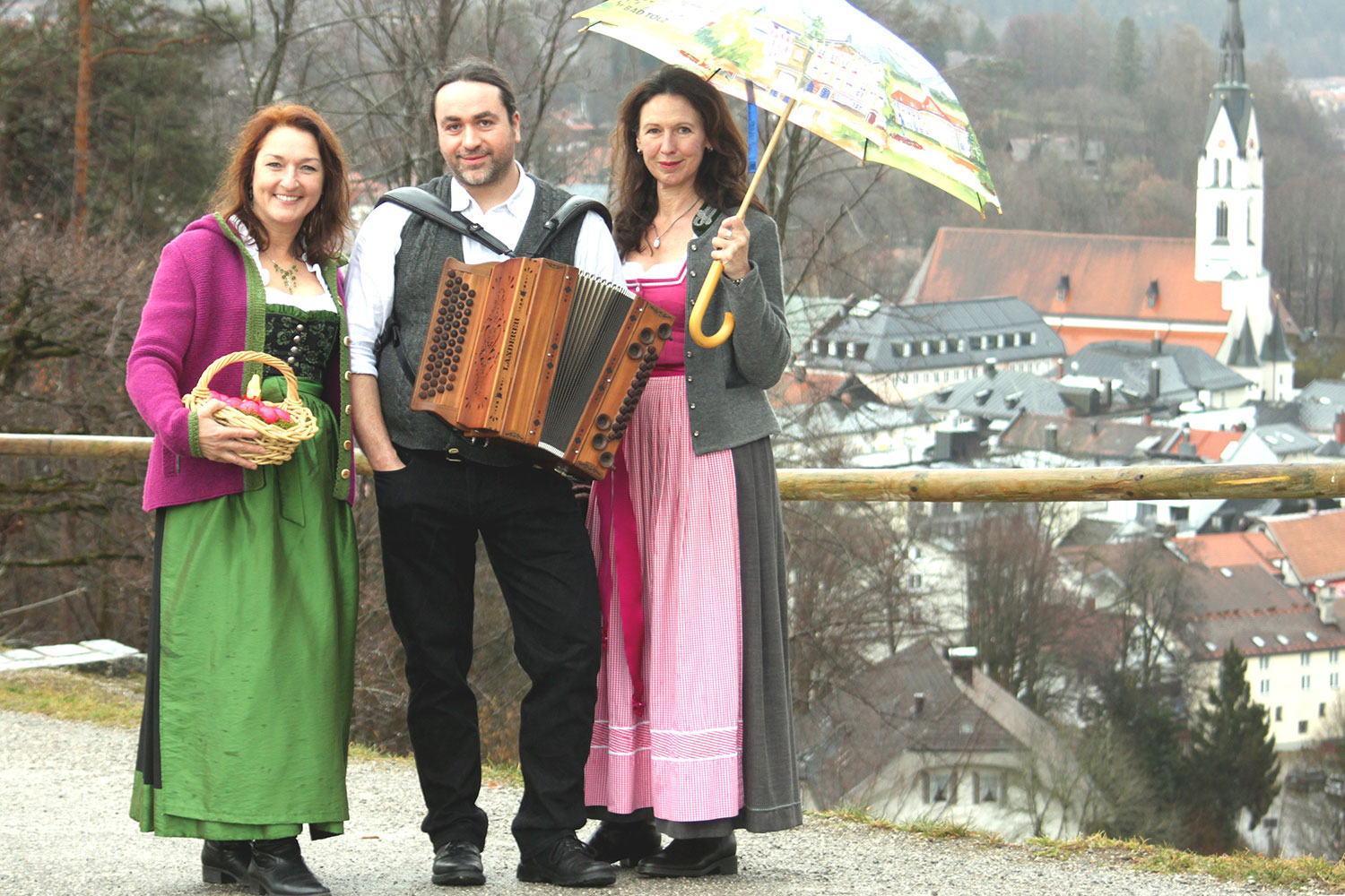 Martin-Regnat-Besetzung-Toelzer-Stadtspaziergang-mit-Angelika-Schmidt-und-Ursula-Weber Martin-Regnat-Besetzung-Toelzer-Stadtspaziergang-mit-Angelika-Schmidt-und-Ursula-Weber